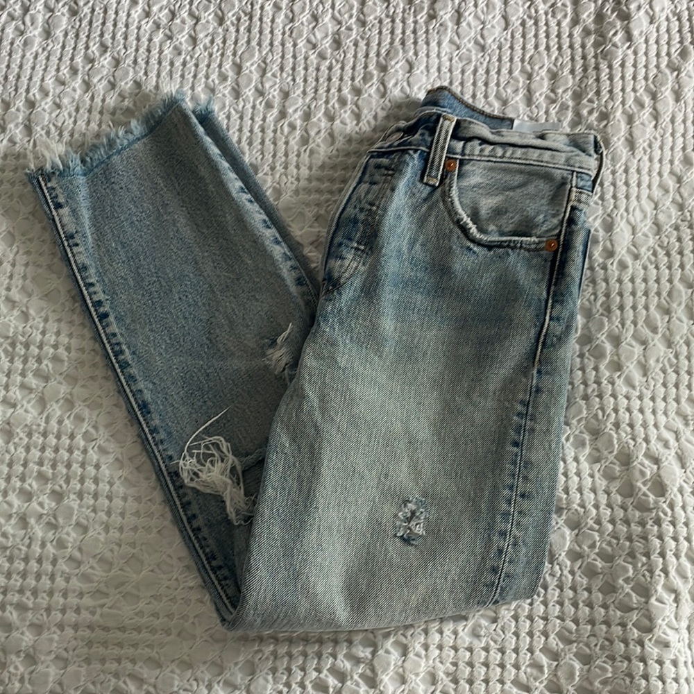 Levi Distressed Jean size 26